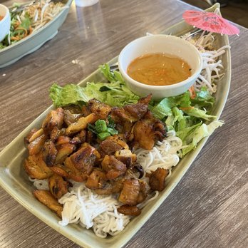 Bone & Broth - Vermicelli with Chicken - Vietnamese Near Me - Ontario, California