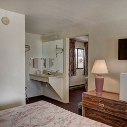 Tomahawk Lodge - Family Style Room (1-Queen, 1-Double) 1