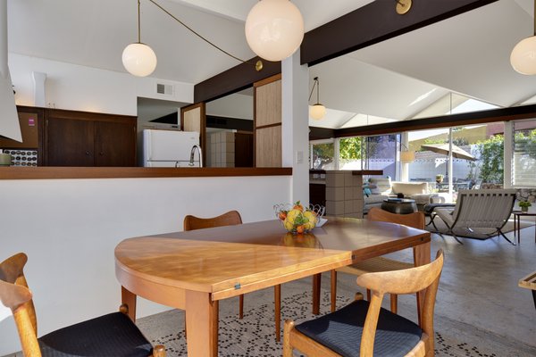 Poolside Realty by null