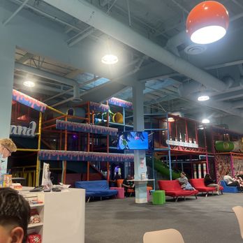 Candeeland - The play area is huge!!! Super clean - Indoor Playcenter Near Me - Downey, California