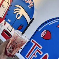 B&K Tea Cafe - Strawberry milk tea