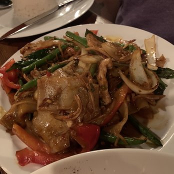 AppeThai - Drunken Noodles - Thai Near Me - Brown Deer, Wisconsin