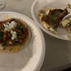Grace Tacos - Taco de adobada y una pupusa de fijoles y queso
