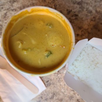 Swaddee Thai - Yellow curry with chicken - Thai Near Me - Flagstaff, Arizona