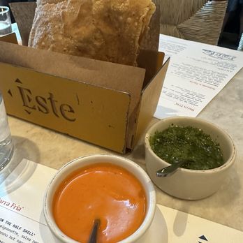Este - Chips and salsa - Seafood Near Me - Austin, Texas