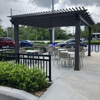 Culver’s - Outside patio seating - Fast Food Near Me - Tamarac, Florida
