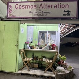 She has a good waiting area along with the store. You can get something to eat while you wait.