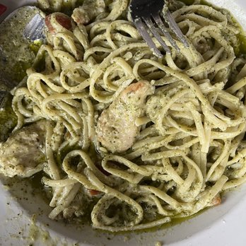 Mama Mia's - Linguine, con pesto - Italian Near Me - Gilroy, California Mama Mia's - Linguine, con pesto - Italian Near Me - Gilroy, California