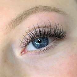 Glamorous Lashes & Brows - Wispy style
