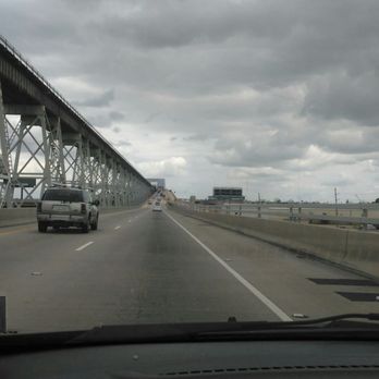 Huey P Long Bridge - Roadway to the bridge. To the left is a train bridge. - Landmarks & Historical Buildings Near Me