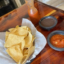 El Rincón - Chips and salsa with black bean purée very good