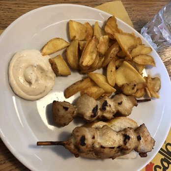 Johnny Gallo - Chicken skewers with French fries and special sauce - Burgers Near Me - Rome, RM Johnny Gallo - Chicken skewers with French fries and special sauce - Burgers Near Me - Rome, RM