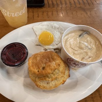 Maple Street Biscuit Cafe - Biscuits & Gravy! - Breakfast & Brunch Near Me - St Petersburg, Florida