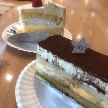 85°C Bakery Cafe-Richardson - Mango brûlée and tiramisu - Bakeries Near Me - Richardson, Texas