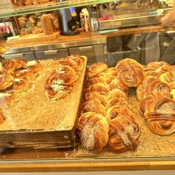 Broder Jakobs Stenugnsbageri - Cardamon buns and more