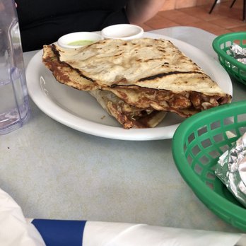 Roca Fuerte - Tlayuda de pollo - Salvadoran Near Me - Los Angeles, California