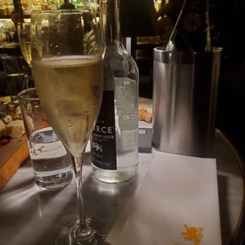 Le Malt Lounge - Tapas Bars Near Me - Colonia, New Jersey