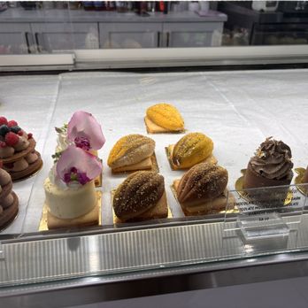 Crumbles Patisserie - Desserts Near Me - Glendale, California
