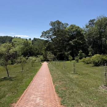 Thomas Jefferson's Monticello - Outside - Landmarks & Historical Buildings Near Me - Charlottesville, Virginia Thomas Jefferson's Monticello - Outside - Landmarks & Historical Buildings Near Me - Charlottesville, Virginia