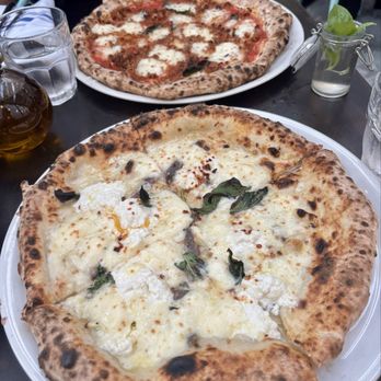 Sottocasa Pizzeria - Aglio e Olio with Anchovies. - Pizza Near Me - Brooklyn, New York Sottocasa Pizzeria - Aglio e Olio with Anchovies. - Pizza Near Me - Brooklyn, New York