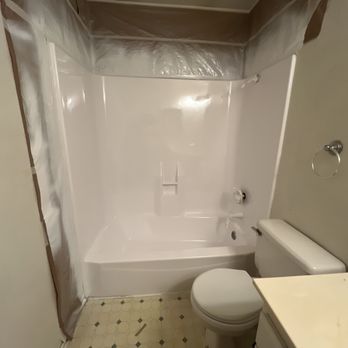 Five Star Reglazing & Refinish - Reglazed main bathroom.  Excellent Job - Refinishing Services Near Me - Paramount, California