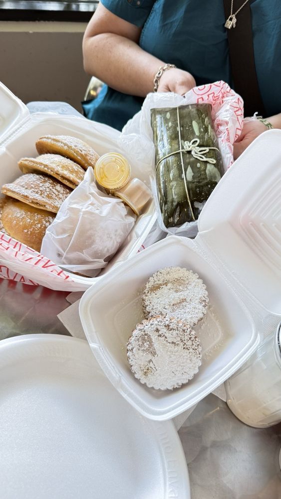 Manny's Cafe & Bakery Image