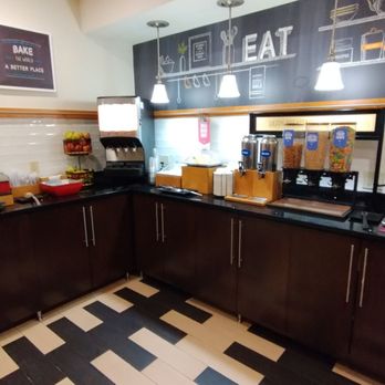 Hampton Inn Ashtabula - Breakfast area - Hotels Near Me - Austinburg, Ohio