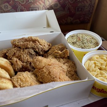 Bojangles - a box of fried chicken and macaroni and cheese - Fast Food Near Me - Lavonia, Georgia Bojangles - a box of fried chicken and macaroni and cheese - Fast Food Near Me - Lavonia, Georgia