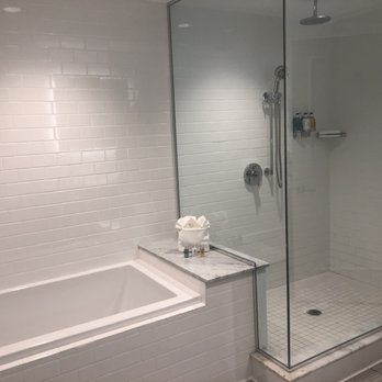 Isla Bella Beach Resort - Heavenly tub and rain can shower - Resorts Near Me - Marathon, Florida Isla Bella Beach Resort - Heavenly tub and rain can shower - Resorts Near Me - Marathon, Florida