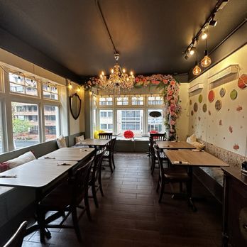 Sampannee Thai - Inside before the evening, Rush - Thai Near Me - Washington, DC, District of Columbia