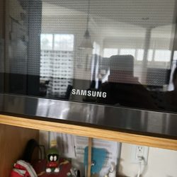 Best Buy - Samsung microwave with hour time display missing