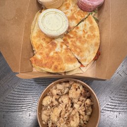 Chicken quesadilla and cauliflower bites Chicken quesadilla and cauliflower bites