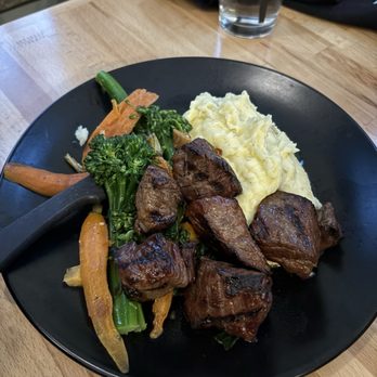Covered Bridge Farm Table - Steak tips - American Near Me - Campton, New Hampshire