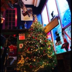 Le Chéile - Le Cheile's 2002 Christmas Tree  Magnificent! Bravo!!  Truly stunning Christmas decorations.