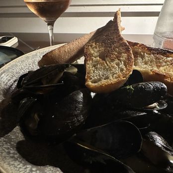 Pacific's Edge Restaurant - The rose possessed a sour/sweetness which was a foil for the garlic toast - Seafood Near Me - Carmel, California Pacific's Edge Restaurant - The rose possessed a sour/sweetness which was a foil for the garlic toast - Seafood Near Me - Carmel, California