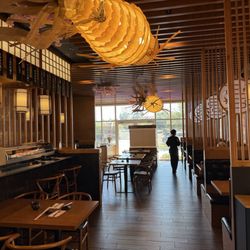 Nomi Sushi & Hibachi - Decoration style.