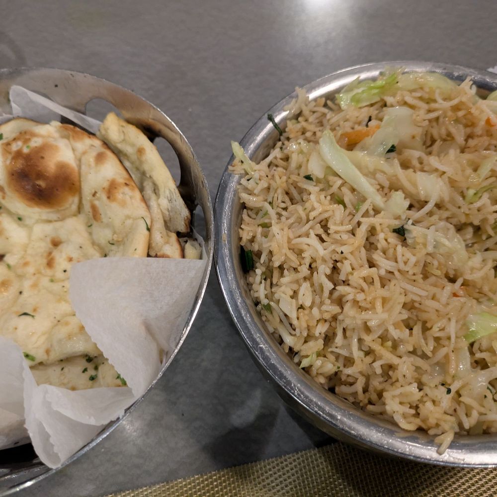 Vegetable fried rice and garlic naan Vegetable fried rice and garlic naan