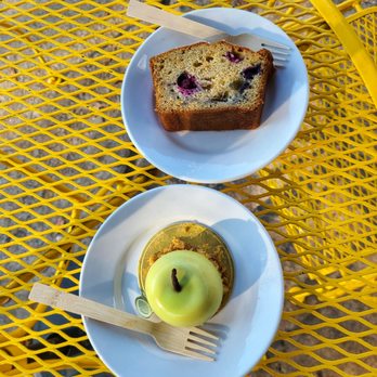 Idle Hour Coffee - Vanilla Apple Cheesecake and Blueberry, Banana and Almond Loaf. - Coffee & Tea Near Me - Raleigh, North Carolina
