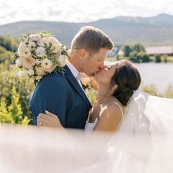 Chalifour’s Flowers - Photo by @monicalebellphoto - Chalifour's Flowers Wedding and Event Florals