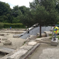 Spielplatz Petuelpark Mitte - Rutschenhügel und Matsch Spielplatz