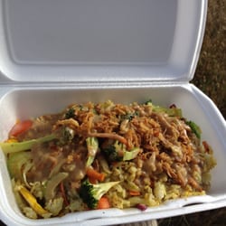 Max & Moritz - Chicken Rasi Goreng (fried rice) with peanut sauce