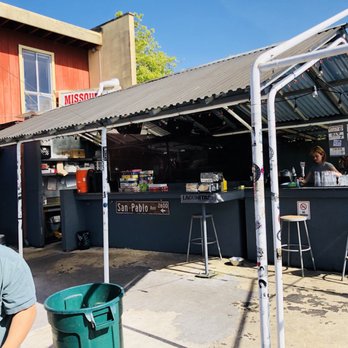 Missouri Lounge - Out door bar.  Perfect location for a drink after work - Dive Bars Near Me - Berkeley, California