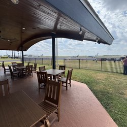 Hangar 6 Air Cafe - Outdoor seating