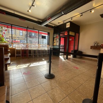 Dimo's Pizza - a view of the dining area - Pizza Near Me - Chicago, Illinois