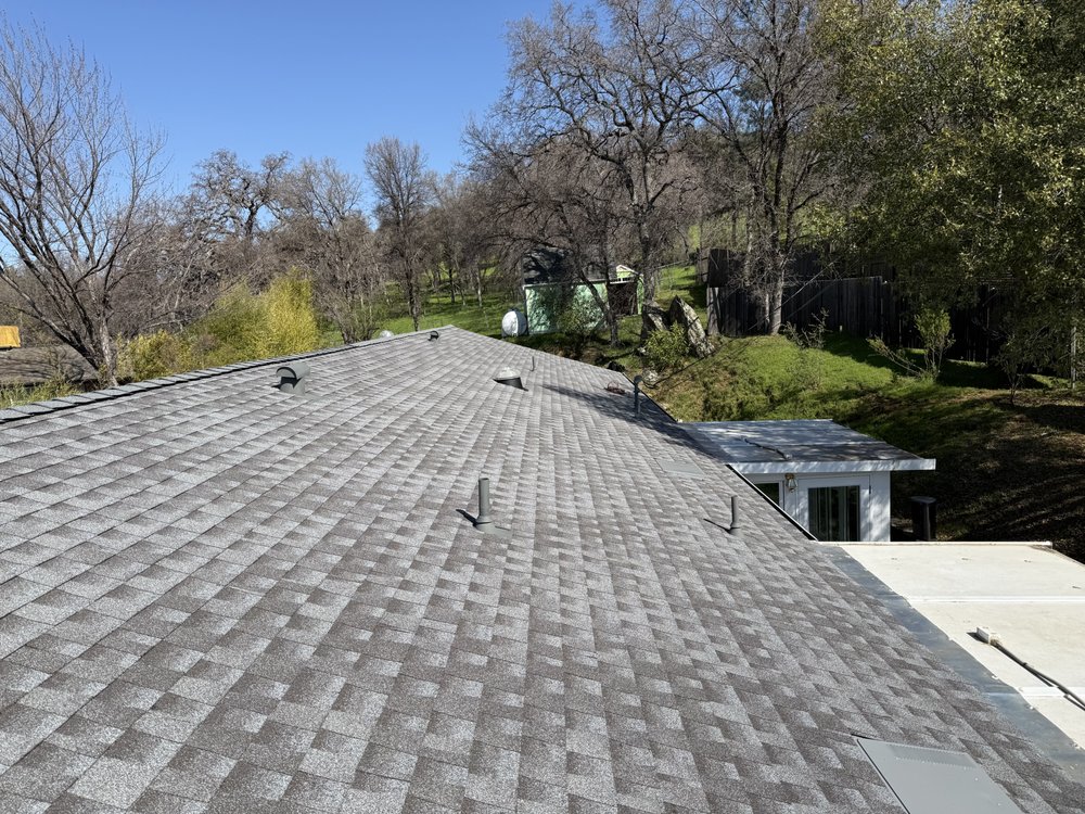 Slide of Gonzalez Roofing Pros