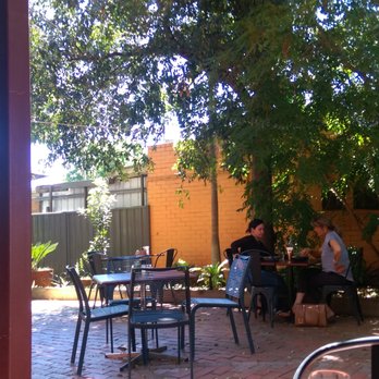 Johnny & Lyle's - Courtyard - Restaurants Near Me - Echuca, VIC