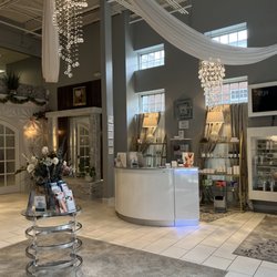 White Diamond Medical Clinic & Spa - Check in and products for sale