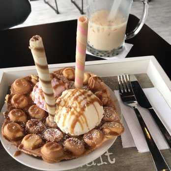 Chilly Bubbles And Co Cafe - Waffle with Vanilla bean and strawberry ice cream, sooo delicious - Bubble Tea Near Me - Maitland, Florida Chilly Bubbles And Co Cafe - Waffle with Vanilla bean and strawberry ice cream, sooo delicious - Bubble Tea Near Me - Maitland, Florida