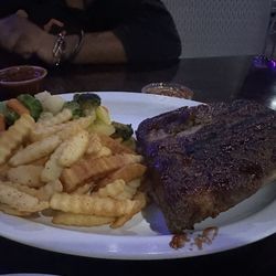 Bobby D's Restaurant & Lounge - 1/2 rack ribs dinner!