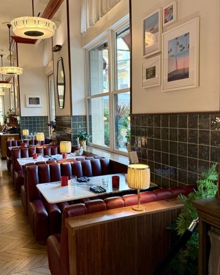 Moonlark’s Dinette by null